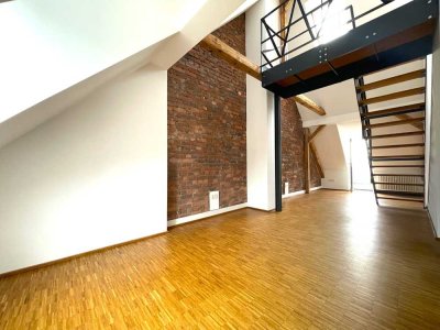 Schöne 3-Zimmer-Altbauwohnung mit Galerie, Küche und Balkon im Martinsviertel von Darmstadt!