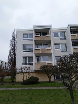 Schöne 3-Zimmer-Wohnung mit Balkon und EBK in Garbsen ab sofort frei