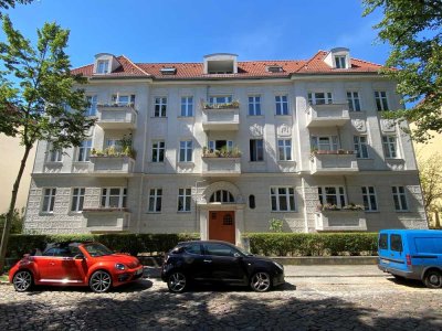 Gepflegte 2 Zimmer DG-Wohnung mit EBK direkt vom Eigentümer