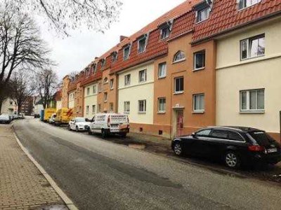 Zuhause fühlen: sanierte 2-Zimmer-Wohnung mit Balkon und sofort anmietbar!