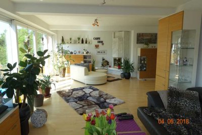 DU-Süd: luxuriöse helle 4-Zimmer-Wohnung m.Klima-Anl., Whirlpool, "offenem" Gaskamin