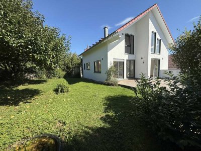 Einziehen und Wohlfühlen - modernes und helles Einfamilienhaus mit großer Garage