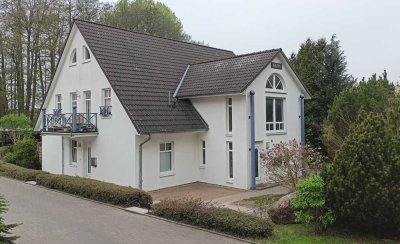 2-Raum-Wohnung in ruhigem Vierfamilienhaus - Erstbezug nach Sanierung/ eigener Hauseingang/ Terrasse
