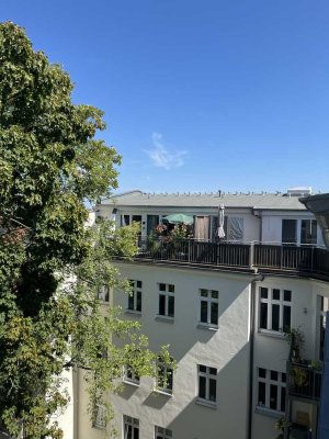 Helle Dachgeschosswohnung mit Terrasse in makellosem Zustand im Prenzlauer Berg