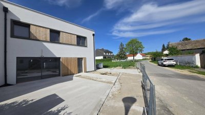 Tolle Doppelhaushälfte in Stetten - Erstbezug mit 105m², Garten &amp; 2 Stellplätzen