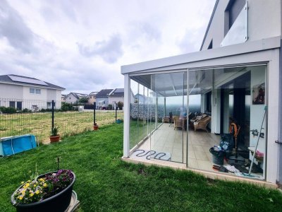 Ruhiges und attraktives Familienwohnen – Liegenschaft nahe Wien mit Garten, Wintergarten, Terrasse und zwei Stellplätzen