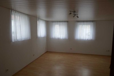 Gemütliche, teilmöblierte, renovierte 2-Zimmer-Wohnung mit Einbauküche in Stuttgart