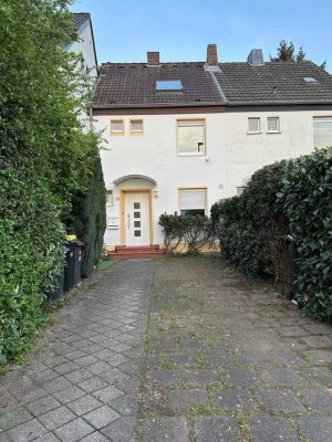 Reihenmittelhaus – 5 Zimmer, provisionsfrei & bezugsfrei  in Köln-Rodenkirchen