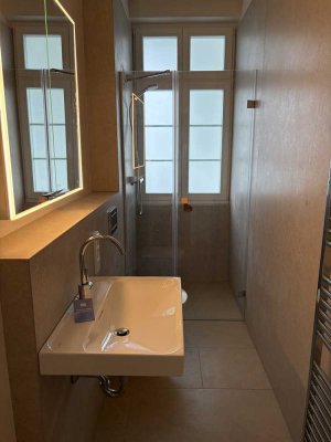 Kernsanierte Wohnung mit Blick über die Stadt