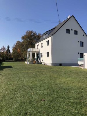 Attraktive und sanierte 3,5-Raum-Hochparterre-Wohnung mit Balkon in Pfaffenhofen