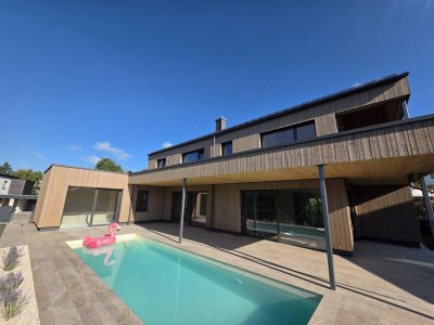 Exquisite Neubau-Luxusvilla mit Seeblick und Pool / Provisionsfrei
