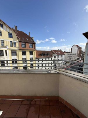 Renovierte 2-Zi-Whg mit EBK - WG geeignet