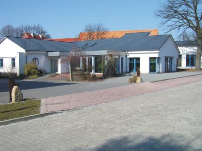 Geräumiges, günstiges 8-Zimmer-Spezialgebäude in Sassenburg