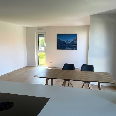 Teilmöblierte hochwertige und neuwertige Wohnung mit großem Balkon und Einbauküche in Schorndorf