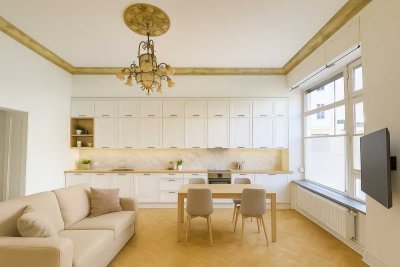 Mögliche 3-Zimmer Stuckaltbauwohnung im Kiez der Roten Insel - renoviert und modernisiert