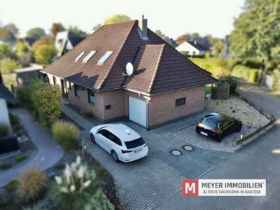 Großzügiger Bungalow mit ausgebautem Dachgeschoss auf Erbpachtgrundstück in Rastede (Obj. Nr.: 6503)