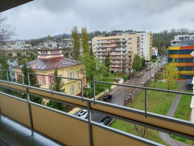 Renovierte Wohnung mit Balkon und Lift nahe Uni zu vermieten (ohne Provision, kalt 785, warm 1195 Euro)