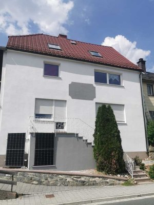 Preiswertes 7-Zimmer-Reihenhaus mit EBK in Issigau