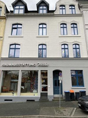 Schöne 2- Zimmerwohnung  + Wintergarten- Balkon + Küche  + WG geeignet