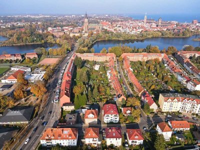 gemütliche Dachgeschosswohnung mit zwei Zimmern, Küche und Bad
