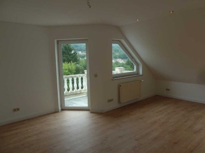 Schöne helle 3-ZKB Wohnung mit Fernblick, gehobene Ausstattung !