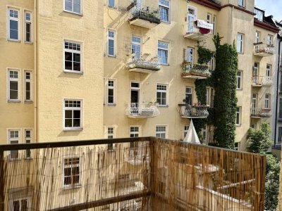 City Life - Altbau 3-Zimmer-Wohnung im Rückgebäude mitten in Haidhausen