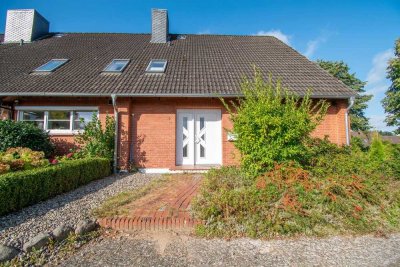 Gettorf: Geräumiges Reihenendhaus mit Sonnenterrasse und großem Garten