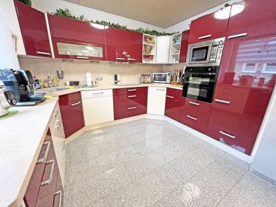 Geräumige und modernisierte 2-Raum-Wohnung mit Küche, Balkon und Gemeinschaftsgarten in Bergkamen