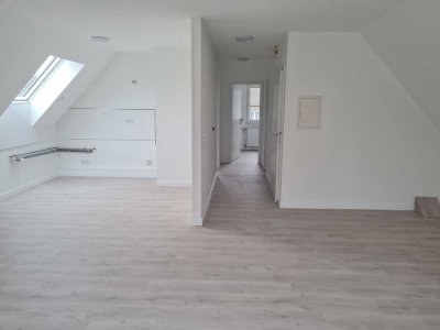 Bezug nach vollständiger Renovierung im ruhigem 2-Familienhaus in Berg. Neukirchen