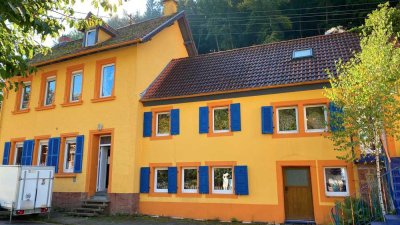 Charmantes Wohnhaus mit Geschichte und Charakter – ca. 191,8 m² Wohnfläche, zwei Eingänge, liebevoll