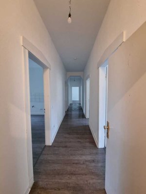 helle 4- Zimmer Altbauwohnung