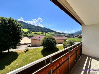 Großzügige 3-Zimmer-Wohnung mit Tiroler Flair und Garage