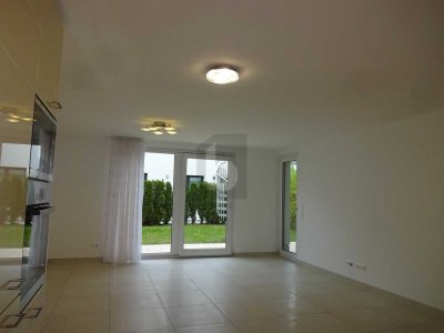 RUHIG UND HELL MIT SONNIGER TERRASSE UND GARTEN