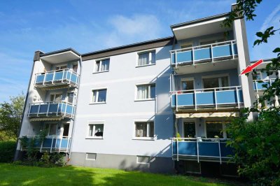 Vermietete 3-Zimmer-Wohnung mit Balkon, Einbauküche und Garage in Leverkusen-Steinbüchel