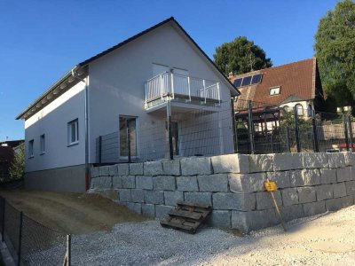 schöne 4- Zimmerwohnung mit eigenem Garten