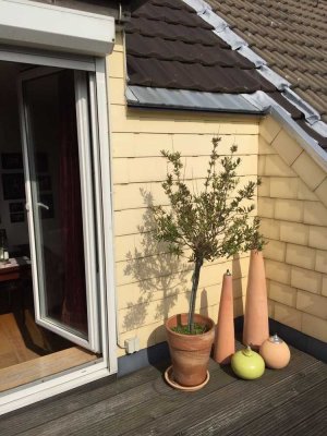 Sonnige Loggia in ruhiger Einbahnstraße in der Innenstadt