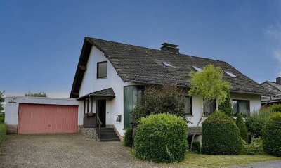 Einfamilienhaus mit Einliegerwohnung, Doppelgarage und Gartenparadies