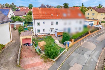 Geräumige Doppelhaushälfte oder ZFH in Fürth - Renovierungsbedürftig aber mit vielseitigen Potential