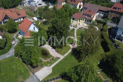 **Grünes Paradies: Stilvolles Einfamilienhaus mit Gartenidylle**