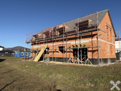 Neubau-Doppelhaushälfte in ruhiger und sonniger Lage von Pichling