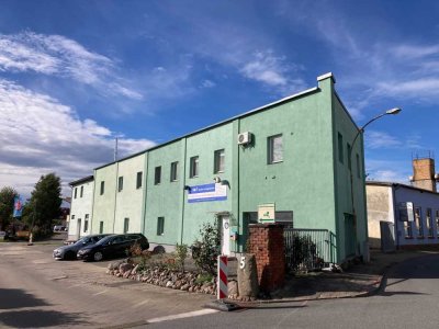 Vielseitig: Großzügige Wohnung + Gewerbeflächen + Kalthalle - Viel Platz für Ihre Ideen....