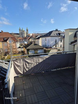 Attika-Wohnung mit Balkon, 3 Zimmer, in Weingarten