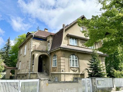 * Rarität am Elbhang! Eine der letzten unsanierten, denkmalgeschützten Villen in Bestlage *