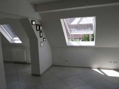 Florstadt - schicke 3-Zimmer-DG-Wohnung mit Ankleidebereich Florstadt - 3-Zi-DG-Wohnung mit Ankleide