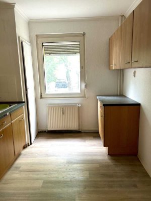 Vollständig renovierte Wohnung mit zwei Zimmern und EBK in Duisburg