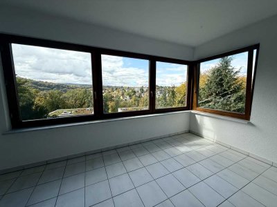 Sehr schöne und frisch renovierte 2-Raum-Wohnung mit Balkon in Pforzheim TOP- Lage