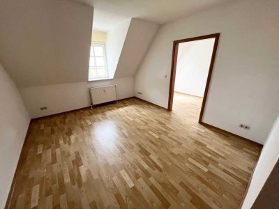 2-Raum-Wohnung, Tageslichtbad mit Dusche, Einbauküche und Laminatfußböden ...!!!