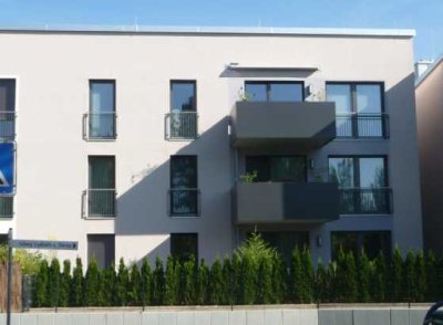 Hochwertige 4-Zimmer-Wohnung mit Balkon und Einbauküche in Bad König