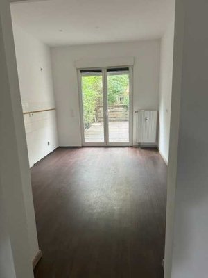 Große 2-Zimmer-Wohnung mit Terrasse und Garten