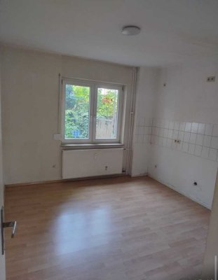 2 Zimmer mit Balkon im Erdgeschoss